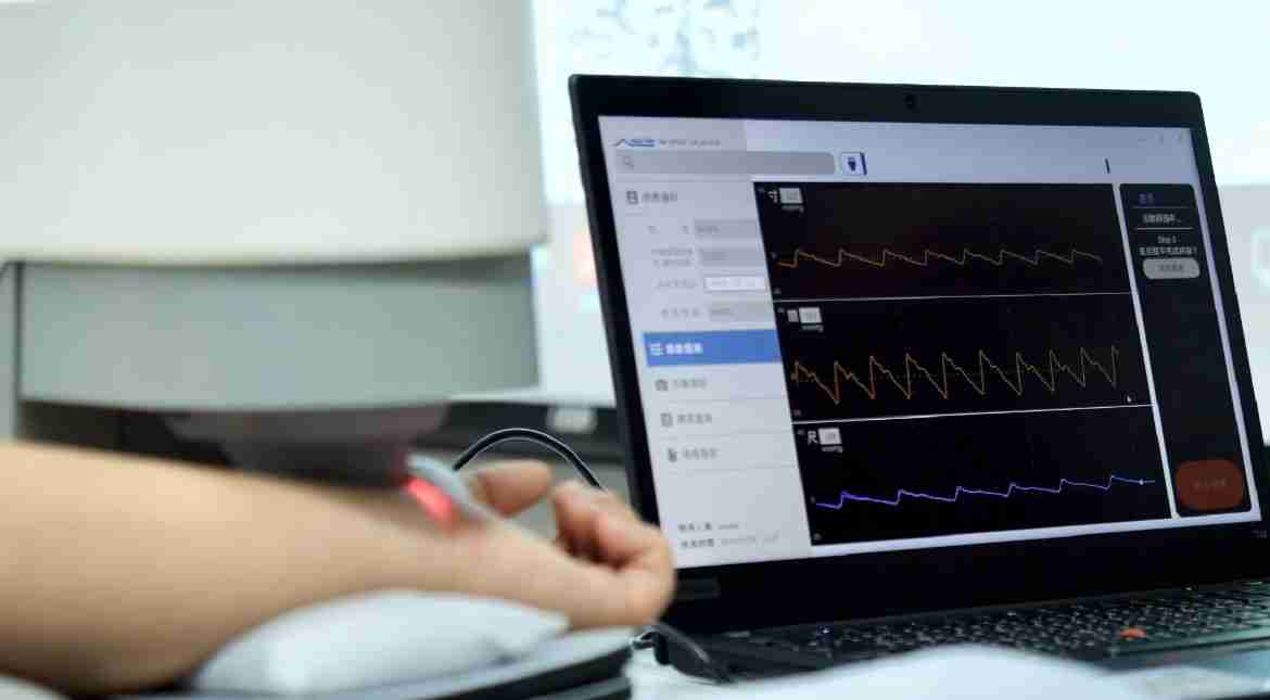 2468BET耘康以高解析与拟真的显示技术，，将其应用于中医检测，，，提供“中医数位化检测方案”，，，，使传统中医检测结果数据化与可视化